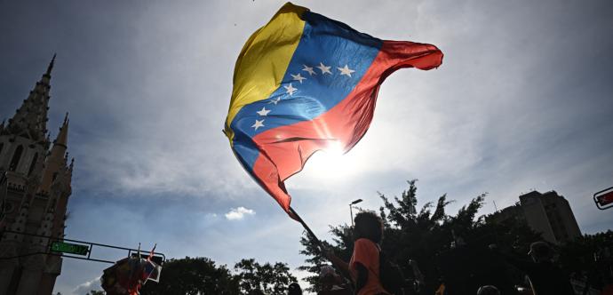 drapeau jaune bleu rouge