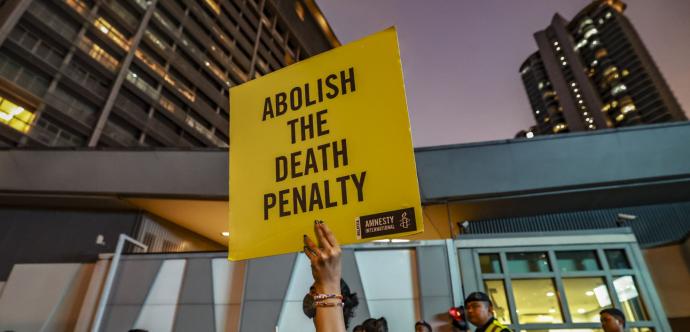 Pancarte disant « Il faut abolir la peine de mort »