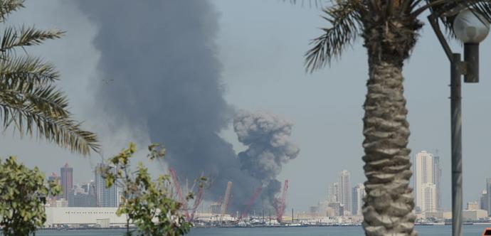 Une ville se fait bombarder