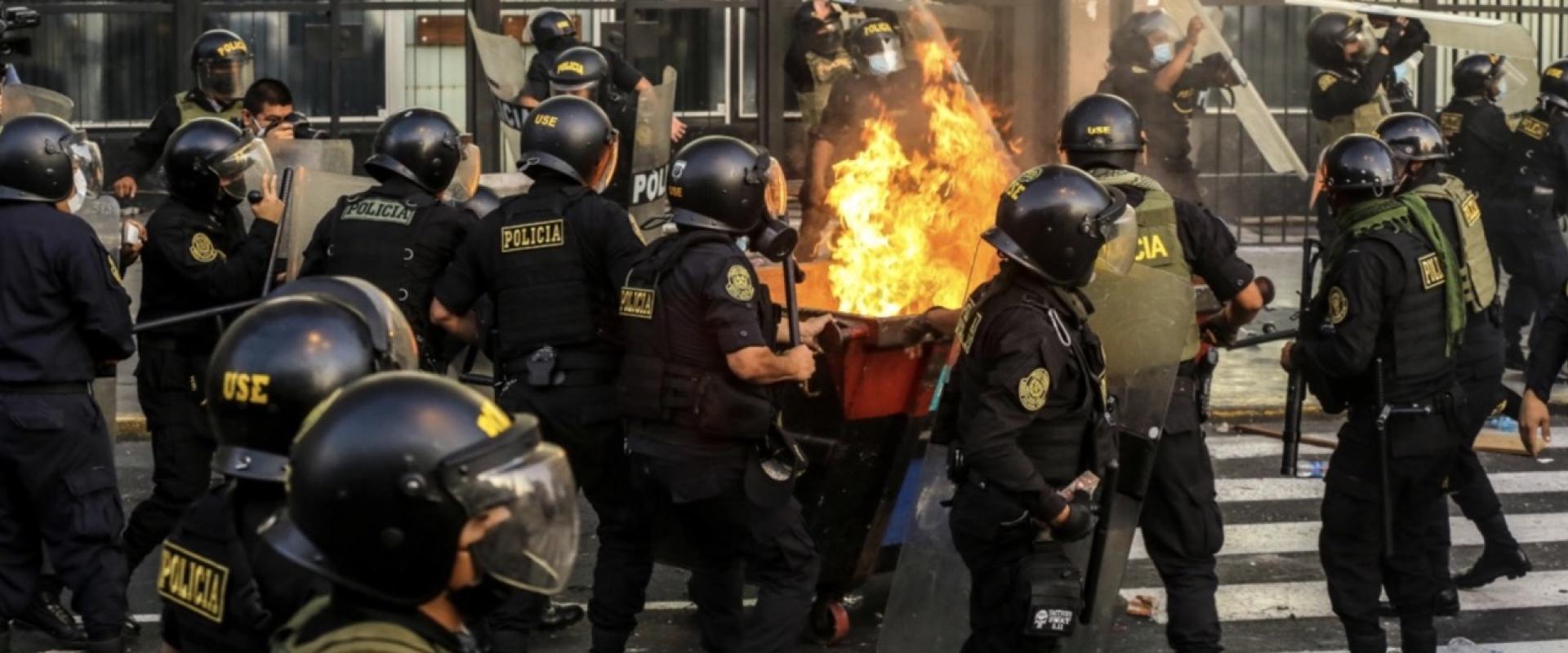 Des policiers du pérou