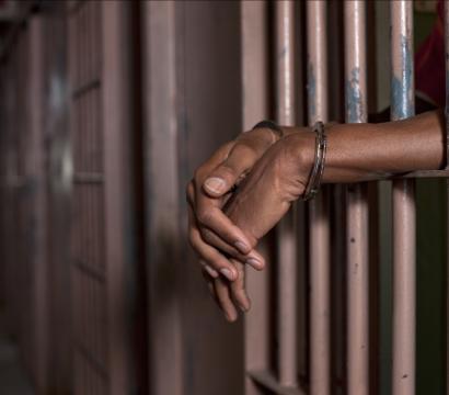 Homme détenu en prison