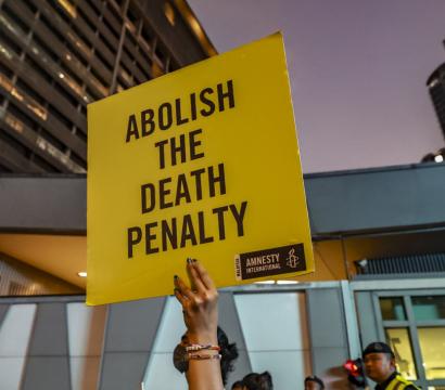 Pancarte disant « Il faut abolir la peine de mort »